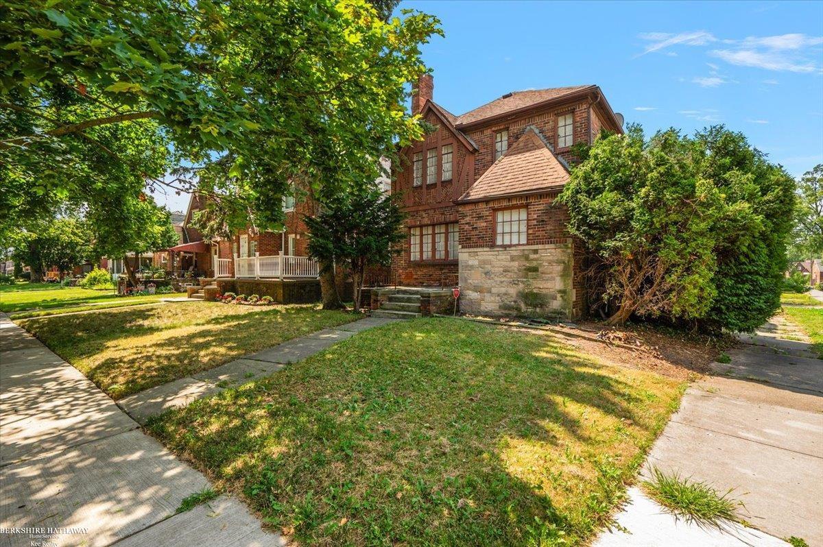 Detroit, Michigan 48227, United States, 3 Bedrooms Bedrooms, ,2 BathroomsBathrooms,Residential,Active,220236