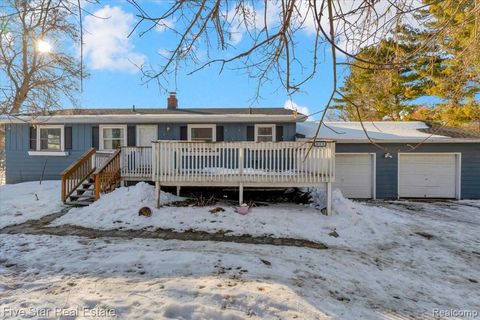 911 S Duck Lake Road Milford MI 48381