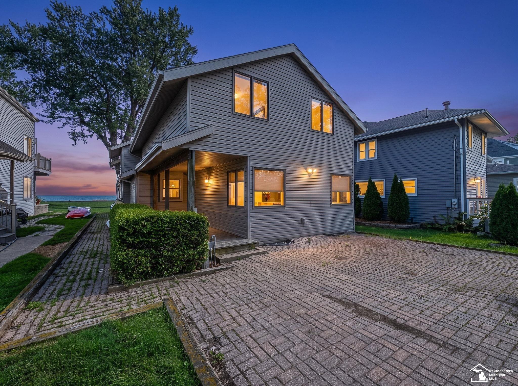 3360 Lakeshore Drive