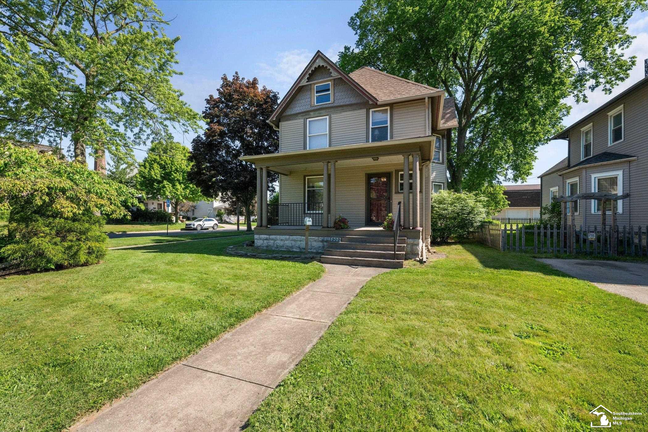 303 E 6th Street