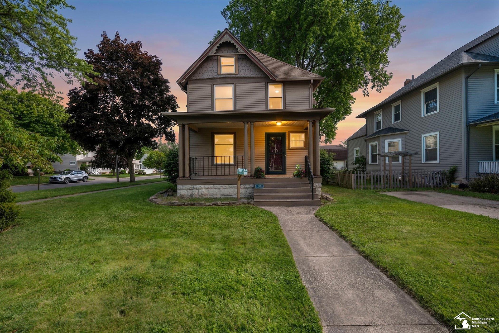 303 E 6th Street