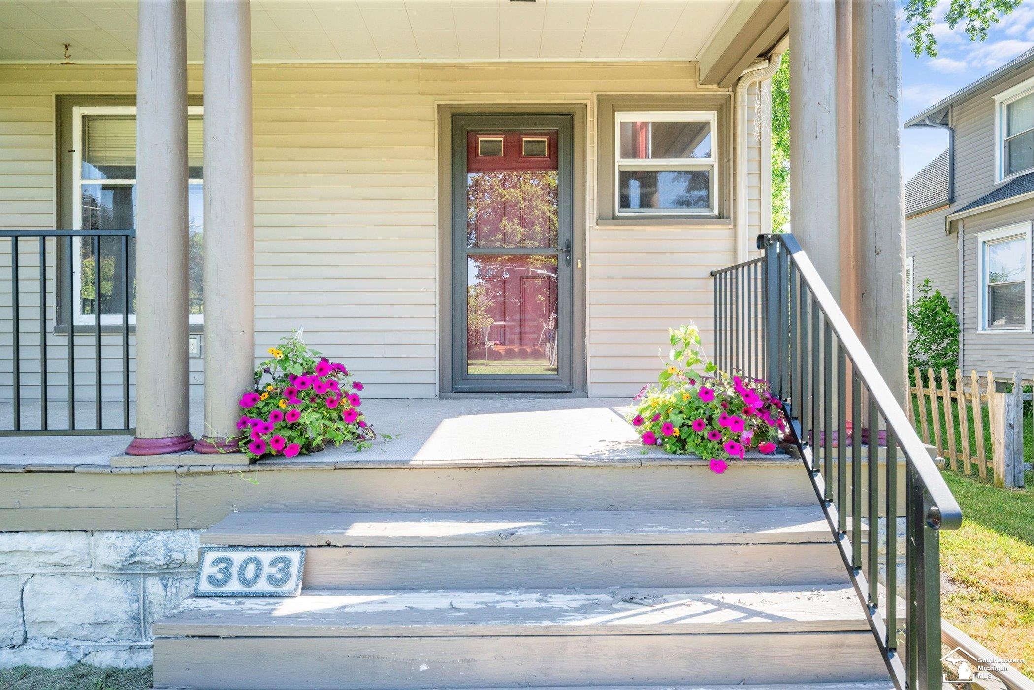 303 E 6th Street