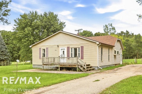 Photo of 10083 S Lewis Road, Millington, MI 48746 (MLS # 50216481)