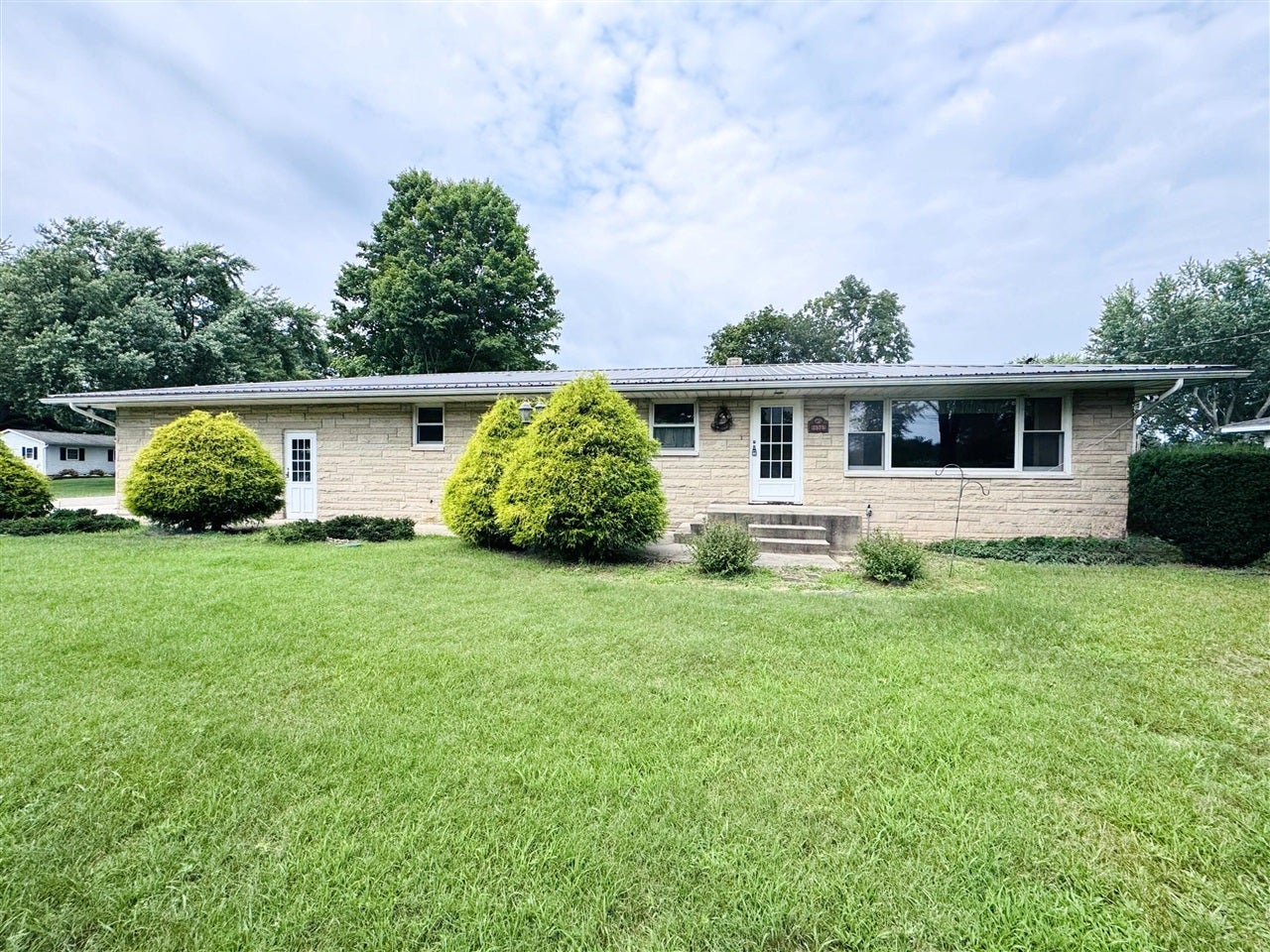 2575 Huntly Road