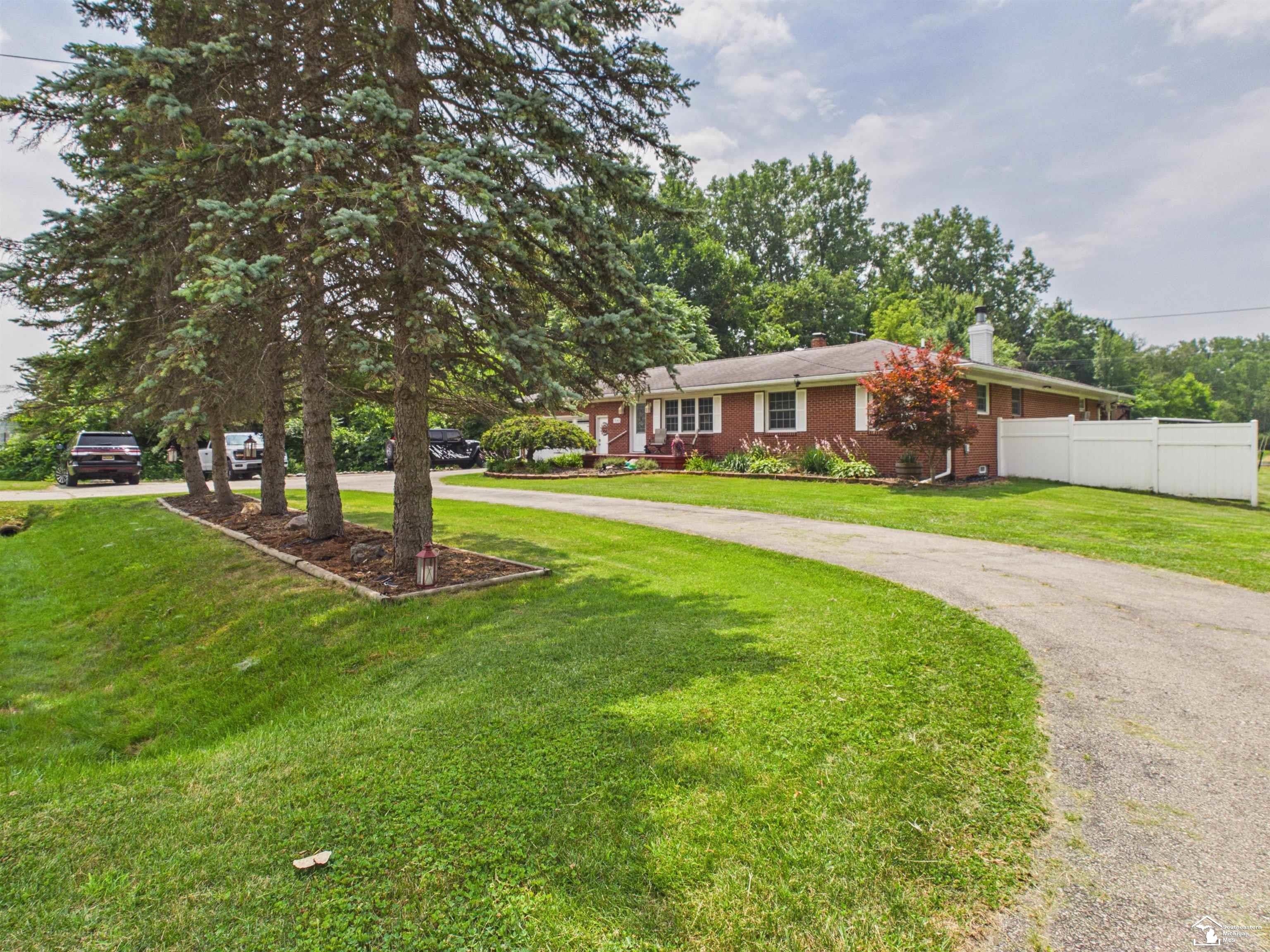 3183 Bluebush Road