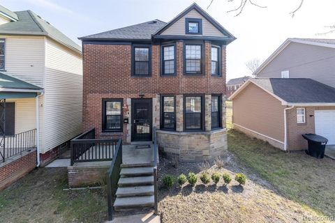 Photo of 644 Melbourne Street, Detroit, MI 48202 (MLS # 60959385)