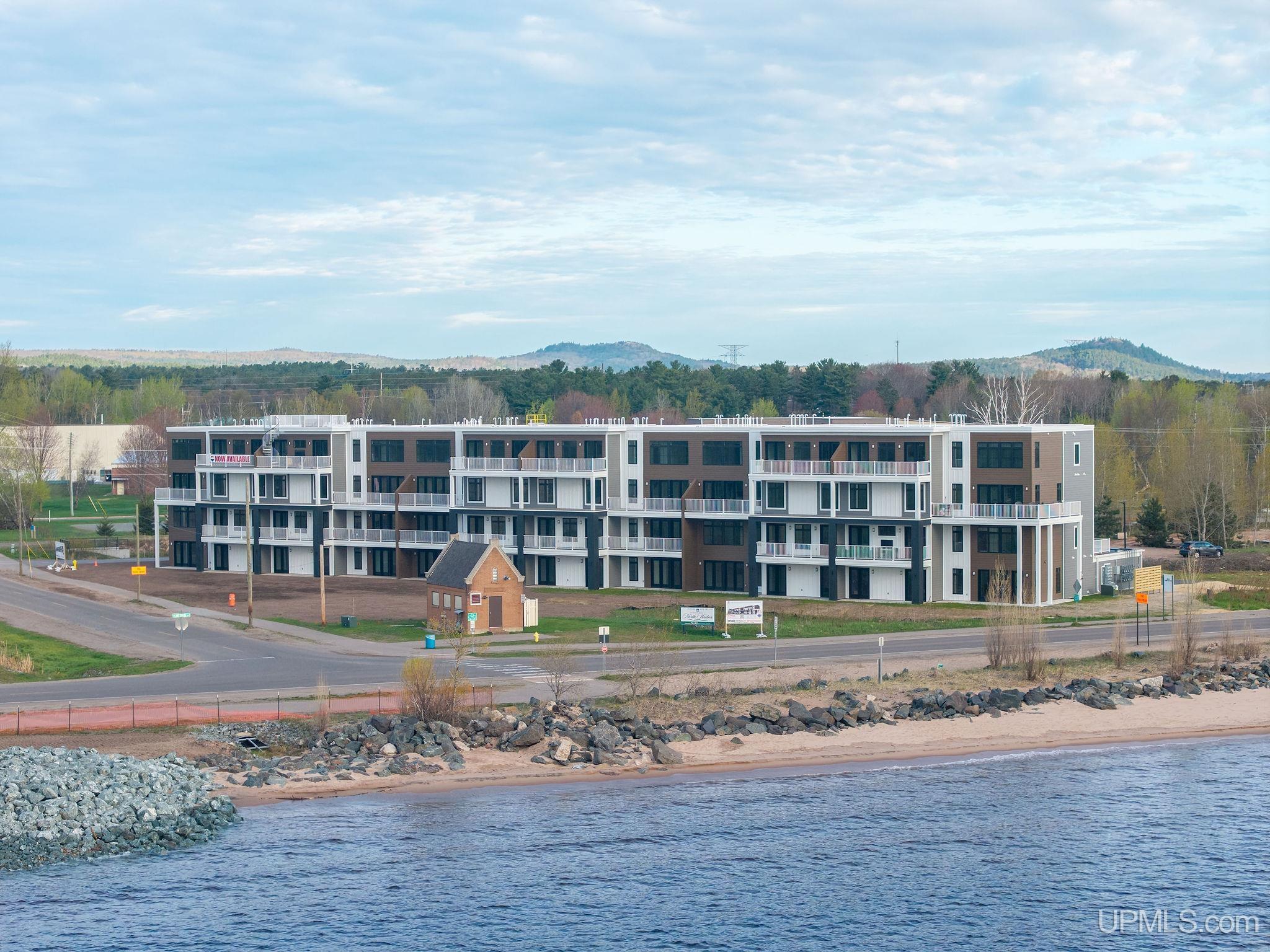 (Unit 22) -2401 N Lakeshore Boulevard