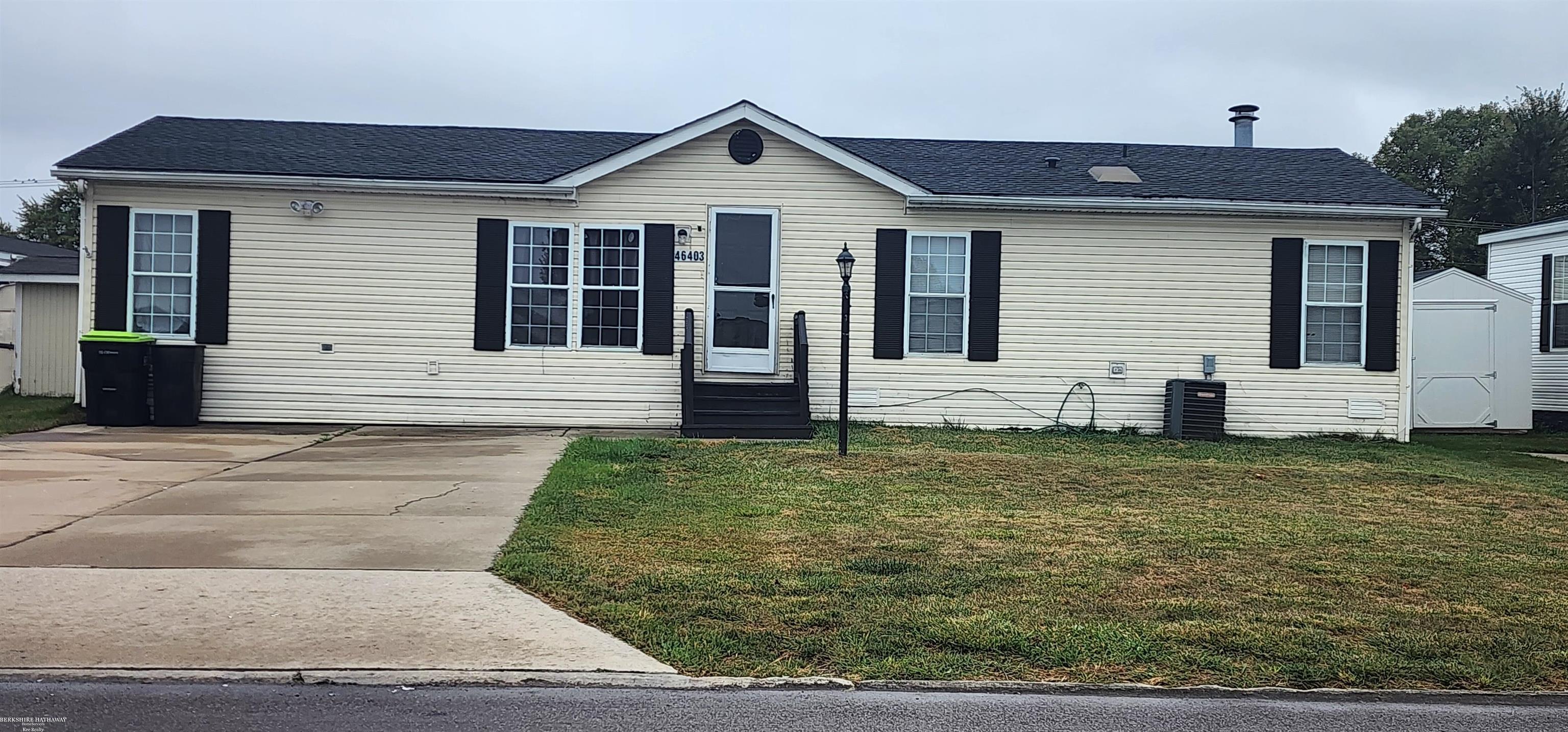 Macomb, Michigan 48044, United States, 3 Bedrooms Bedrooms, ,2 BathroomsBathrooms,Residential,Active,224270