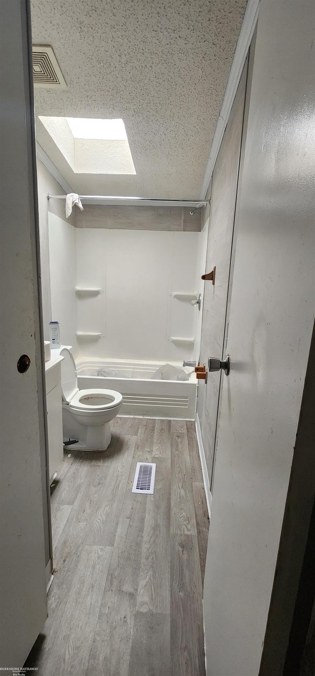 Macomb, Michigan 48044, United States, 3 Bedrooms Bedrooms, ,2 BathroomsBathrooms,Residential,Active,224270