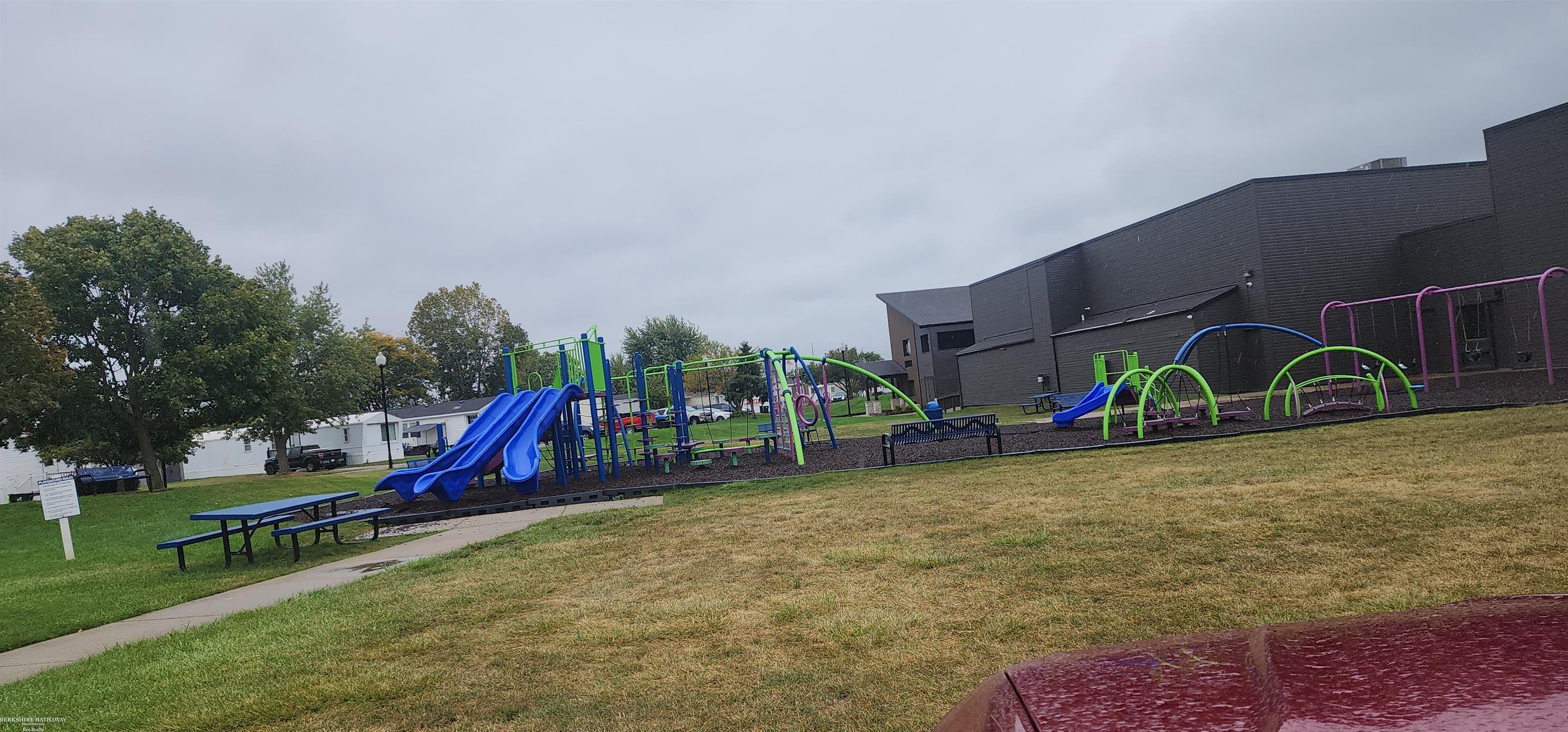 Macomb, Michigan 48044, United States, 3 Bedrooms Bedrooms, ,2 BathroomsBathrooms,Residential,Active,224270