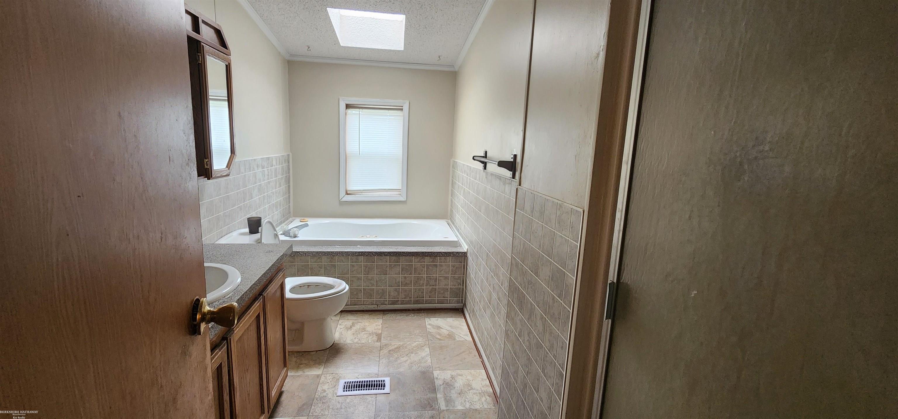 Macomb, Michigan 48044, United States, 3 Bedrooms Bedrooms, ,2 BathroomsBathrooms,Residential,Active,224270