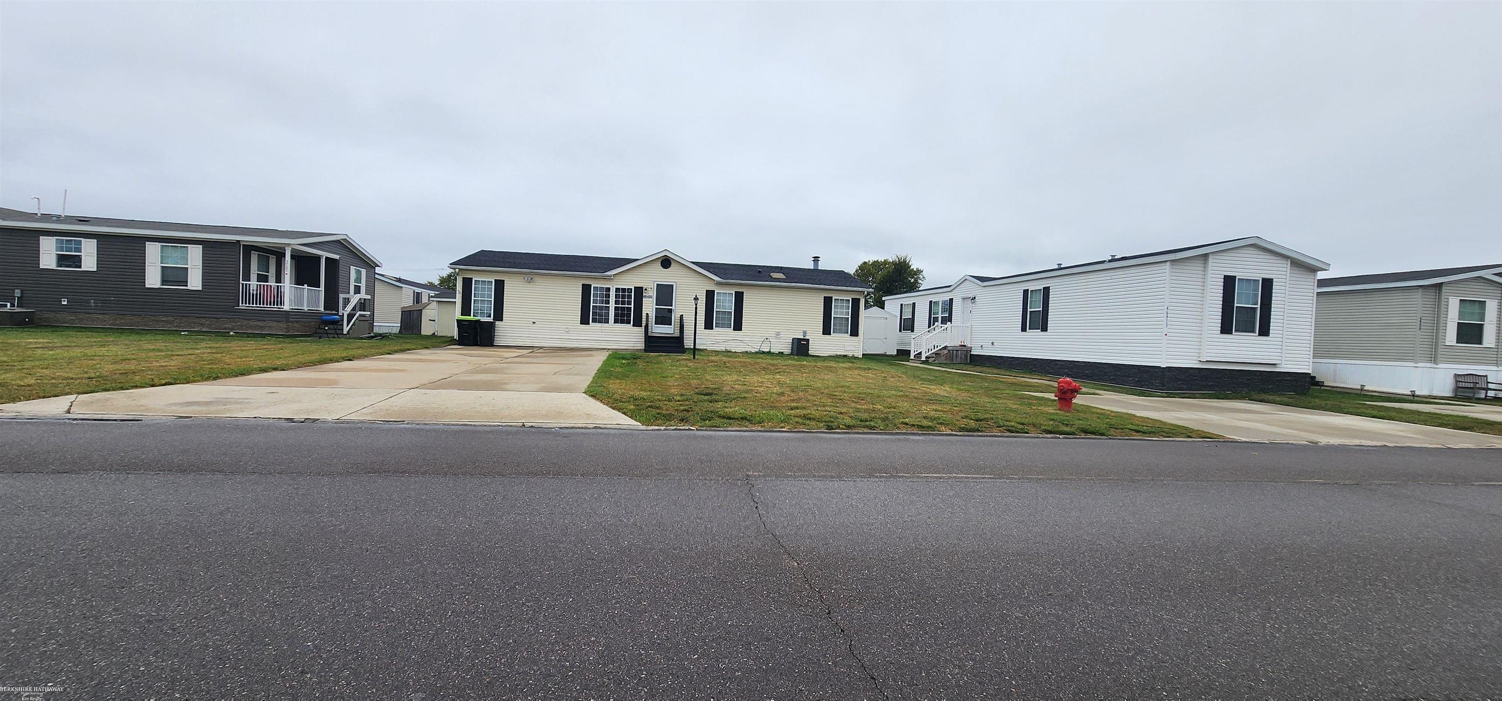 Macomb, Michigan 48044, United States, 3 Bedrooms Bedrooms, ,2 BathroomsBathrooms,Residential,Active,224270