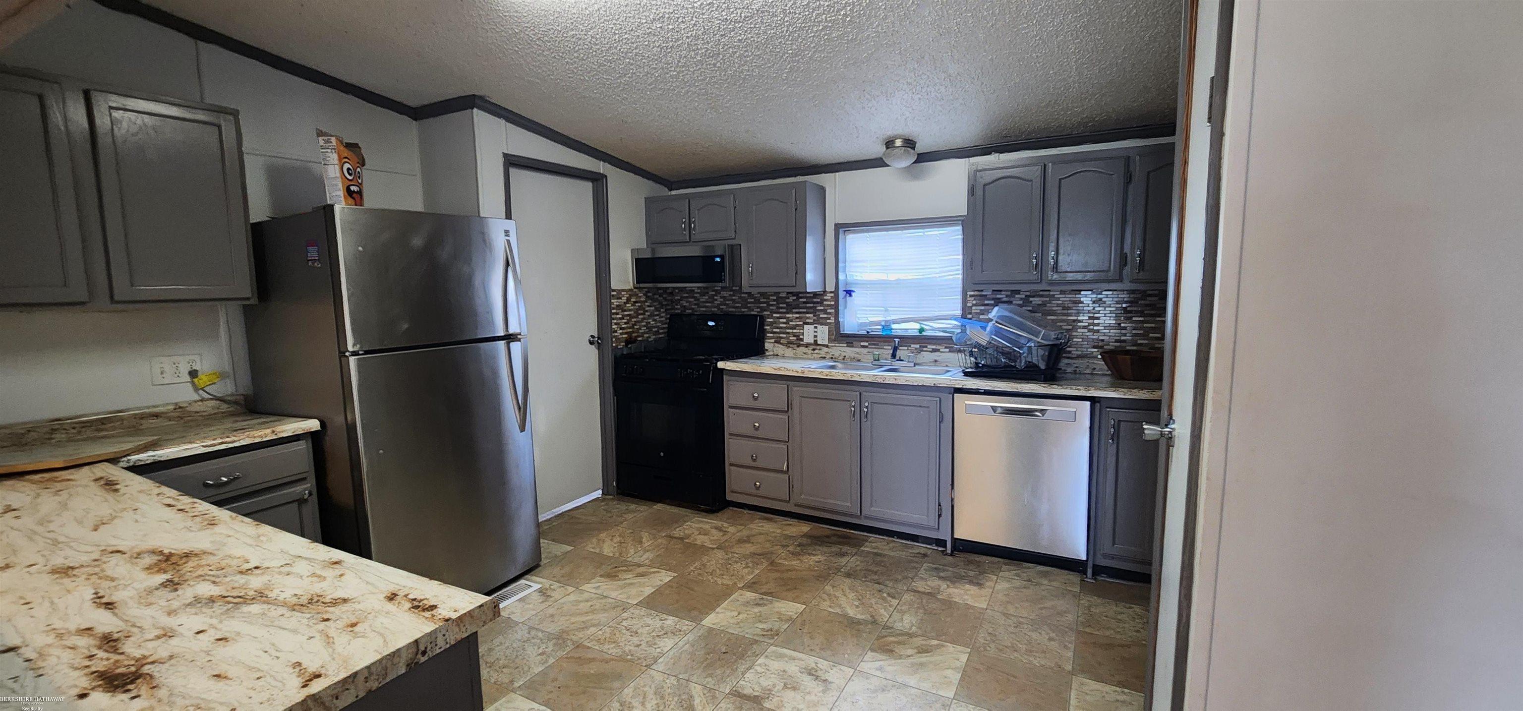 Macomb, Michigan 48044, United States, 3 Bedrooms Bedrooms, ,2 BathroomsBathrooms,Residential,Active,224270