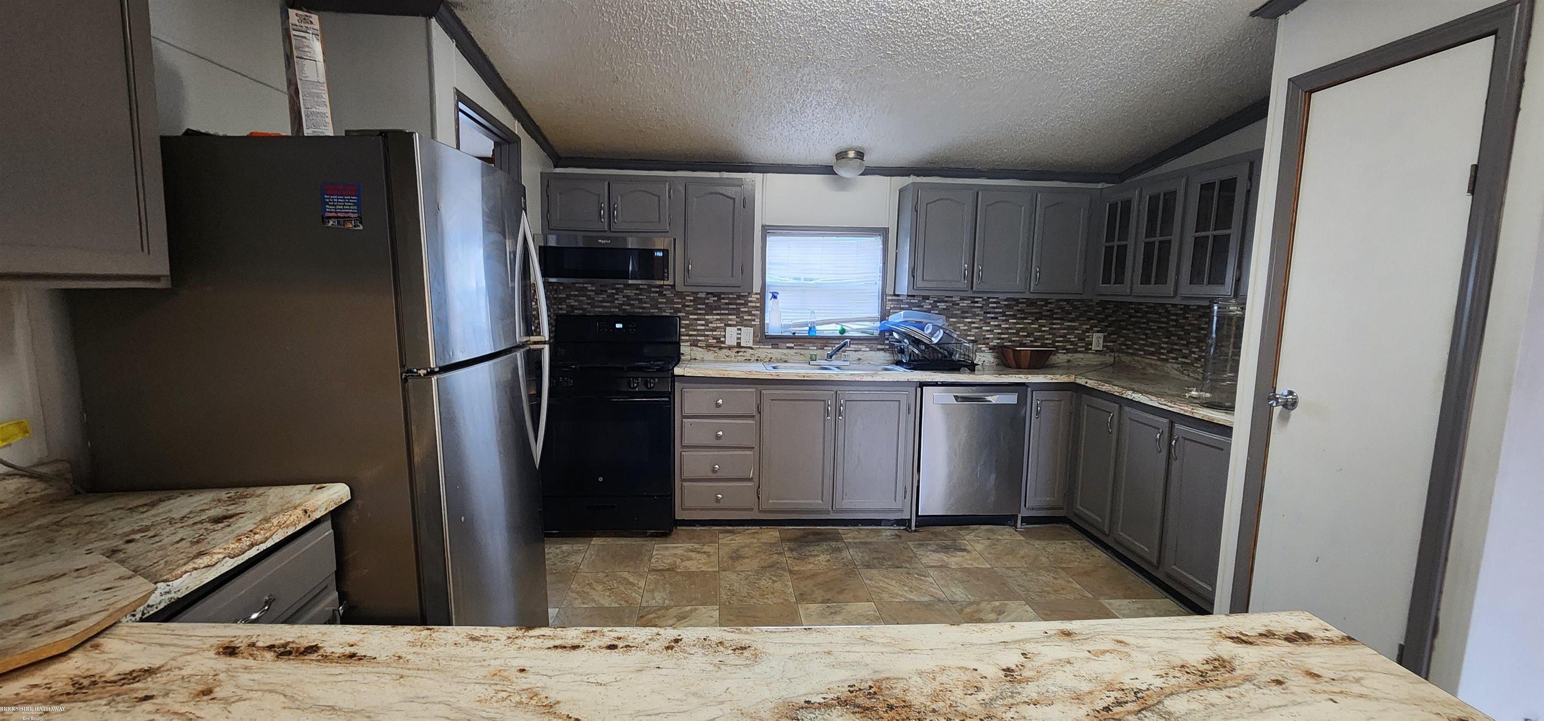 Macomb, Michigan 48044, United States, 3 Bedrooms Bedrooms, ,2 BathroomsBathrooms,Residential,Active,224270