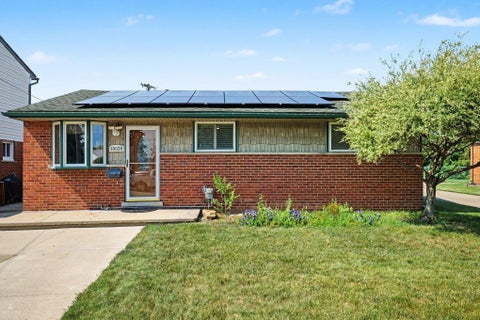 Photo of 18039 S SUMMER LANE Lane, Fraser, MI 48026 (MLS # 50215584)