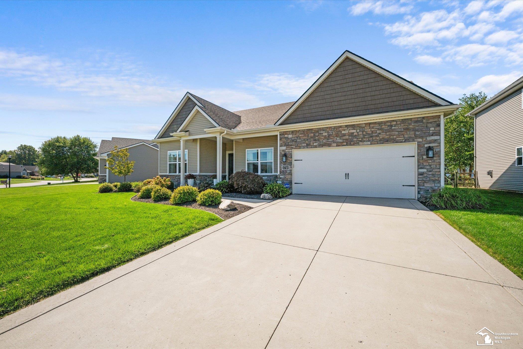 6749 N Summerway Court