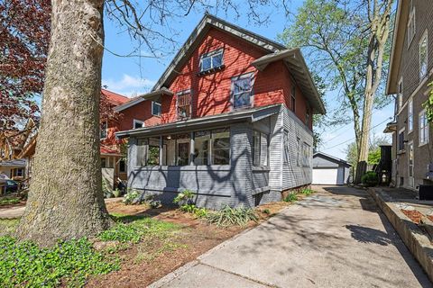 Photo of 40 Benjamin Avenue, Grand Rapids, MI 49506 (MLS # 70529172)