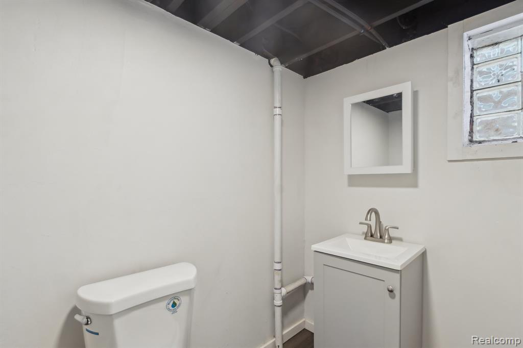 Detroit, Michigan 48235, United States, 3 Bedrooms Bedrooms, ,3 BathroomsBathrooms,Residential,Pending,192819