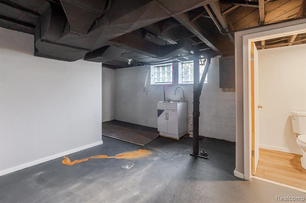 Detroit, Michigan 48235, United States, 3 Bedrooms Bedrooms, ,3 BathroomsBathrooms,Residential,Pending,192819