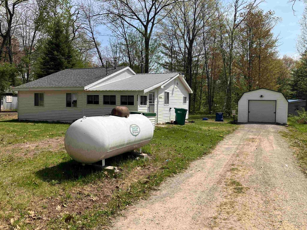 Photo of 4886 Maplewood Street, Harrison, MI 48625 (MLS # 50208697)