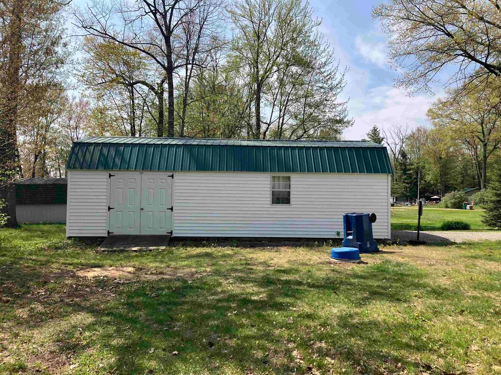 Photo of 4886 Maplewood Street, Harrison, MI 48625 (MLS # 50208697)