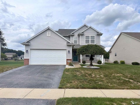 Photo of 422 Oak Creek Drive, Temperance, MI 48182 (MLS # 50217909)