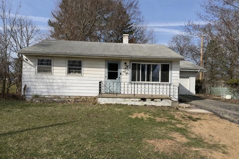 Photo of 132 Lilac Street, Paw Paw, MI 49079 (MLS # 70520794)