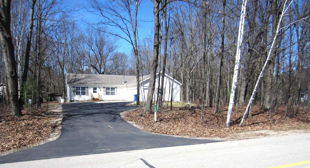 Photo of 2655 West River Dr Drive, Gladwin, MI 48624 (MLS # 50203968)