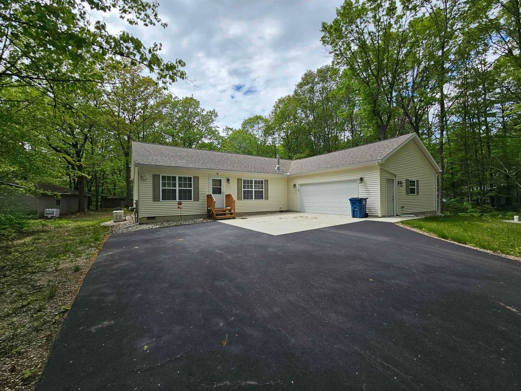 Photo of 2655 West River Dr Drive, Gladwin, MI 48624 (MLS # 50203968)