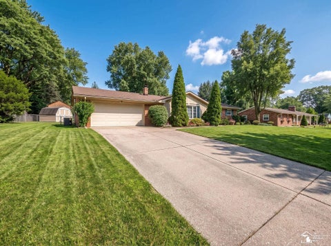 Photo of 7524 Tarra Drive, Temperance, MI 48182 (MLS # 50217900)