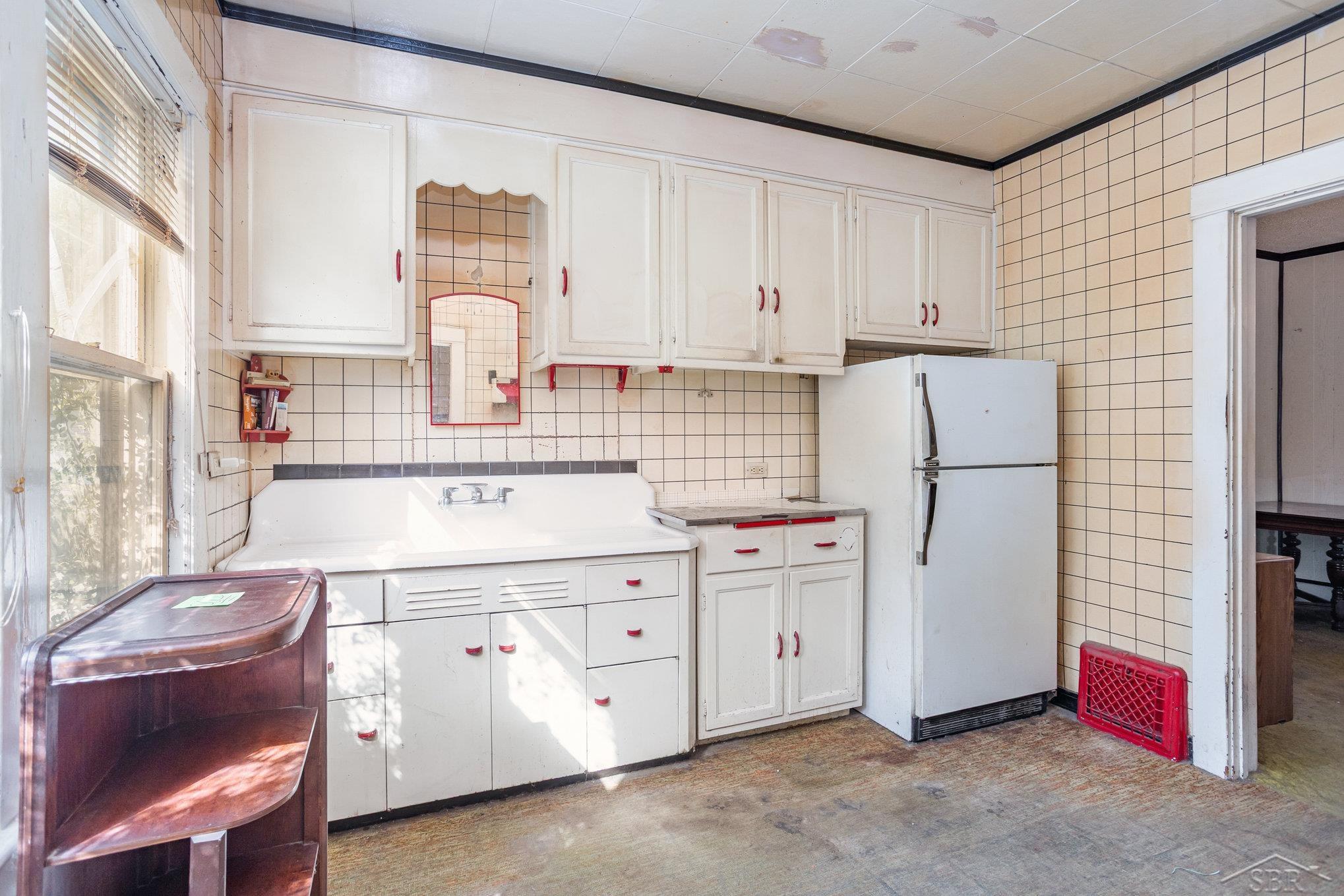 Saginaw, Michigan 48602, United States, 3 Bedrooms Bedrooms, ,1 BathroomBathrooms,Residential,Pending,210999