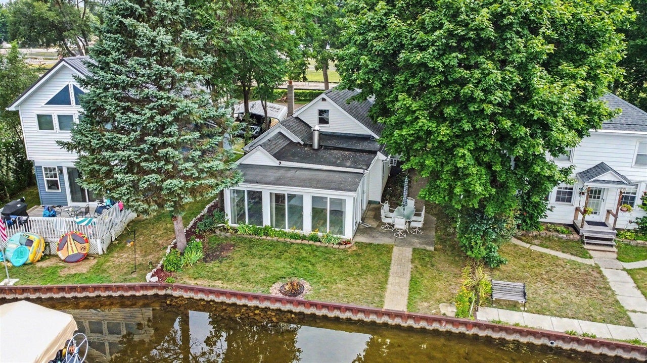 231 N Lakeside Drive