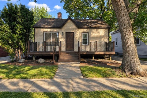 Photo of 5712 DREXEL Street, Dearborn Heights, MI 48127 (MLS # 61029867)