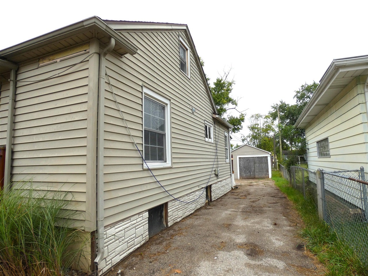 1079 Hurd Avenue