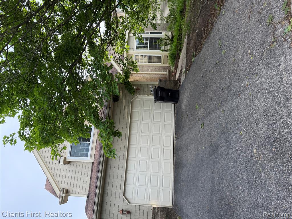 35285 PENNINGTON Drive