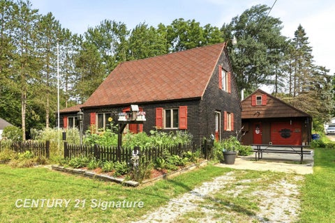 Photo of 3865 Old King Road, Saginaw, MI 48601 (MLS # 50218654)