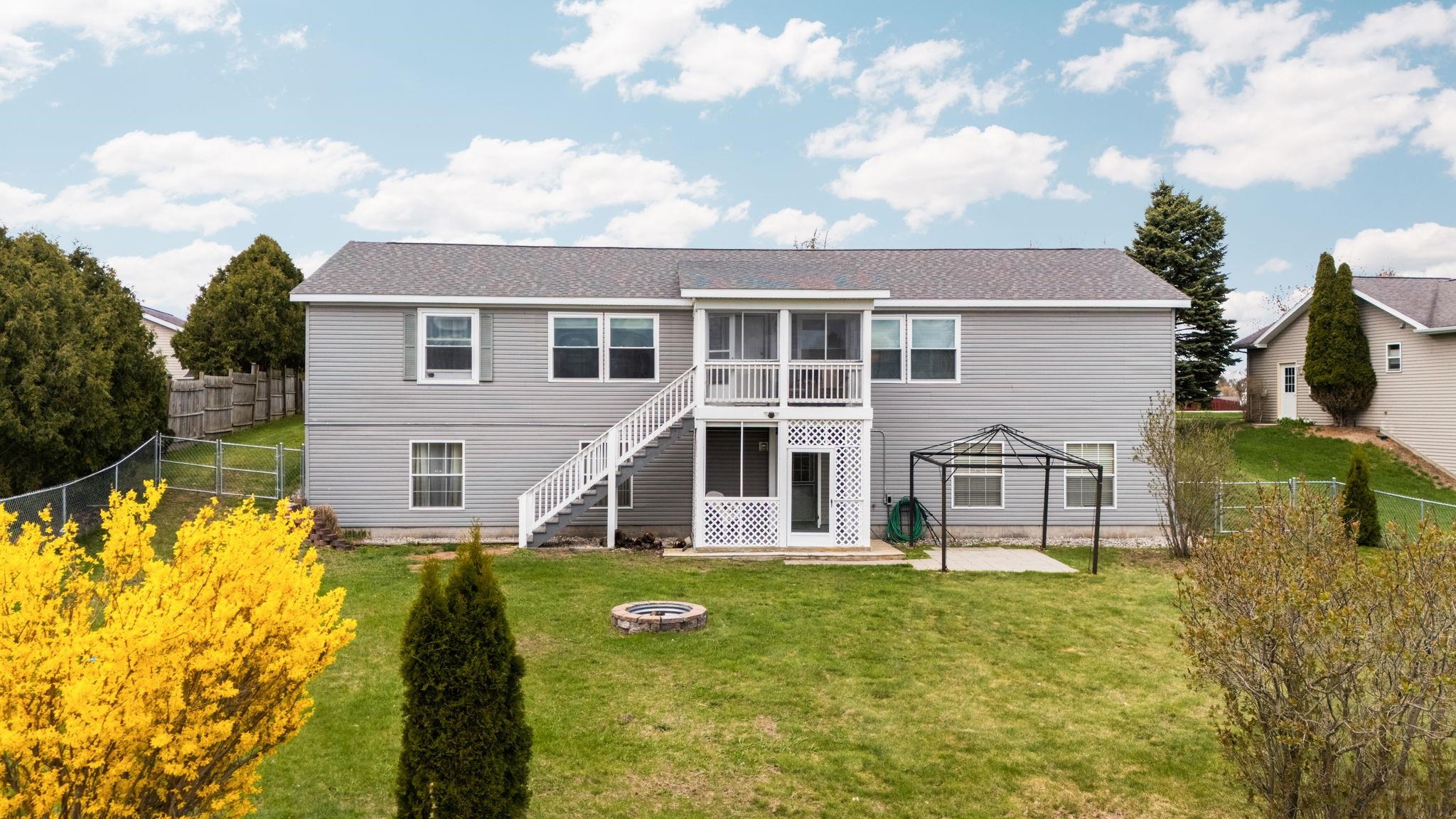 635 Autumnview Lane