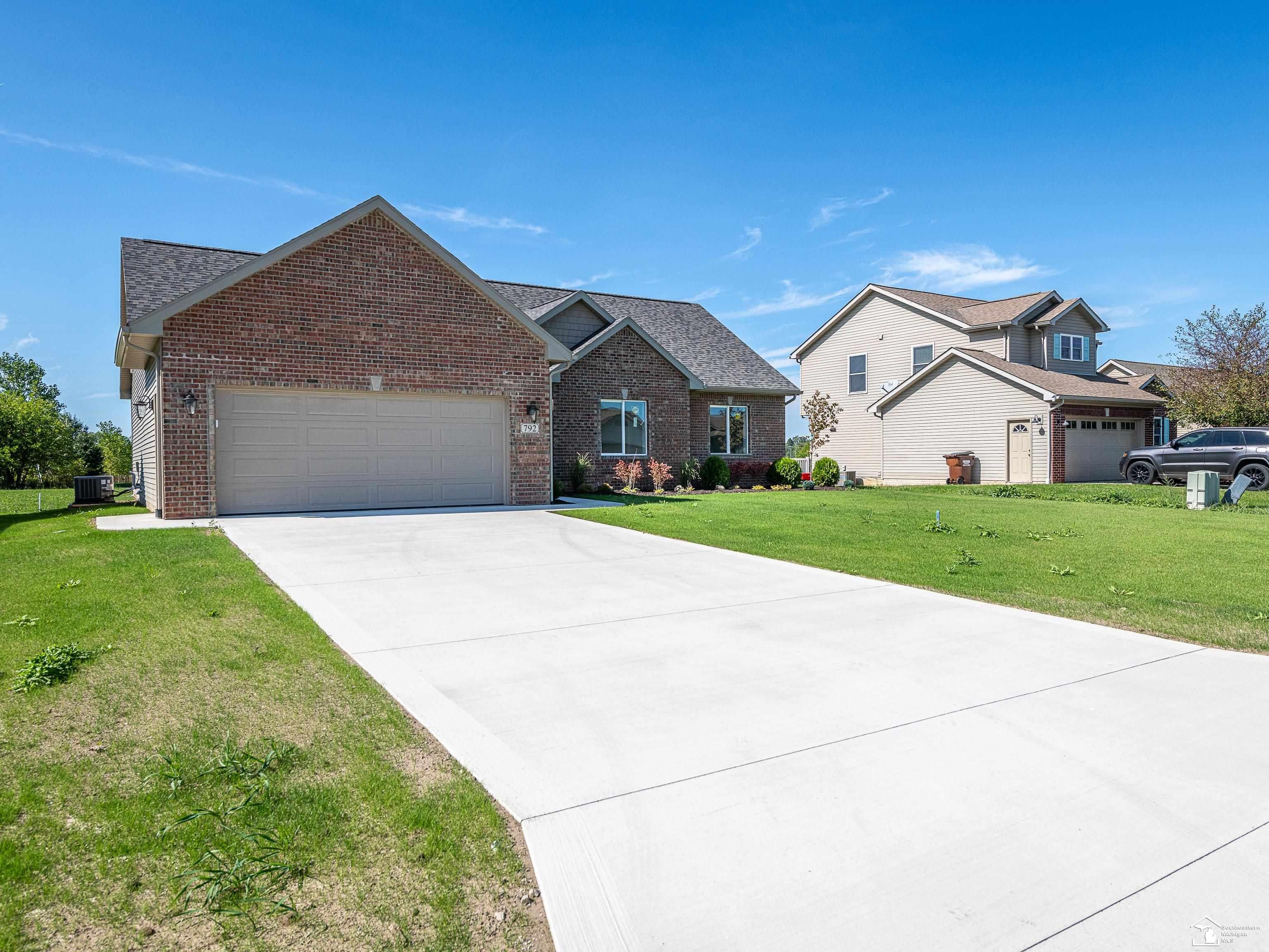 792 E Sweet Briar Lane