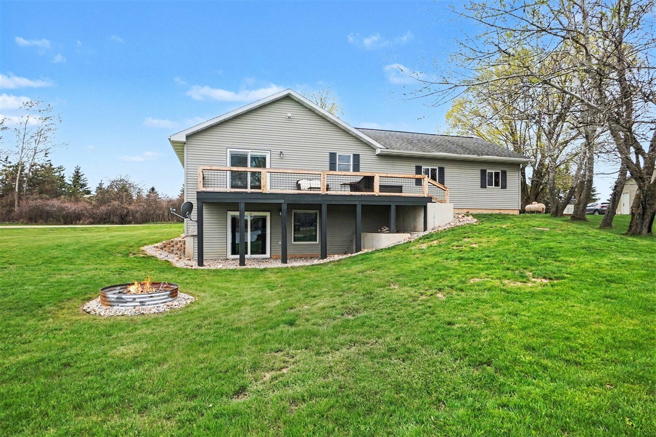 3520 W Lake Drive