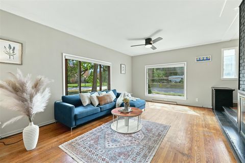 Photo of 200 NE Lawndale Avenue, Grand Rapids, MI 49503 (MLS # 70548309)
