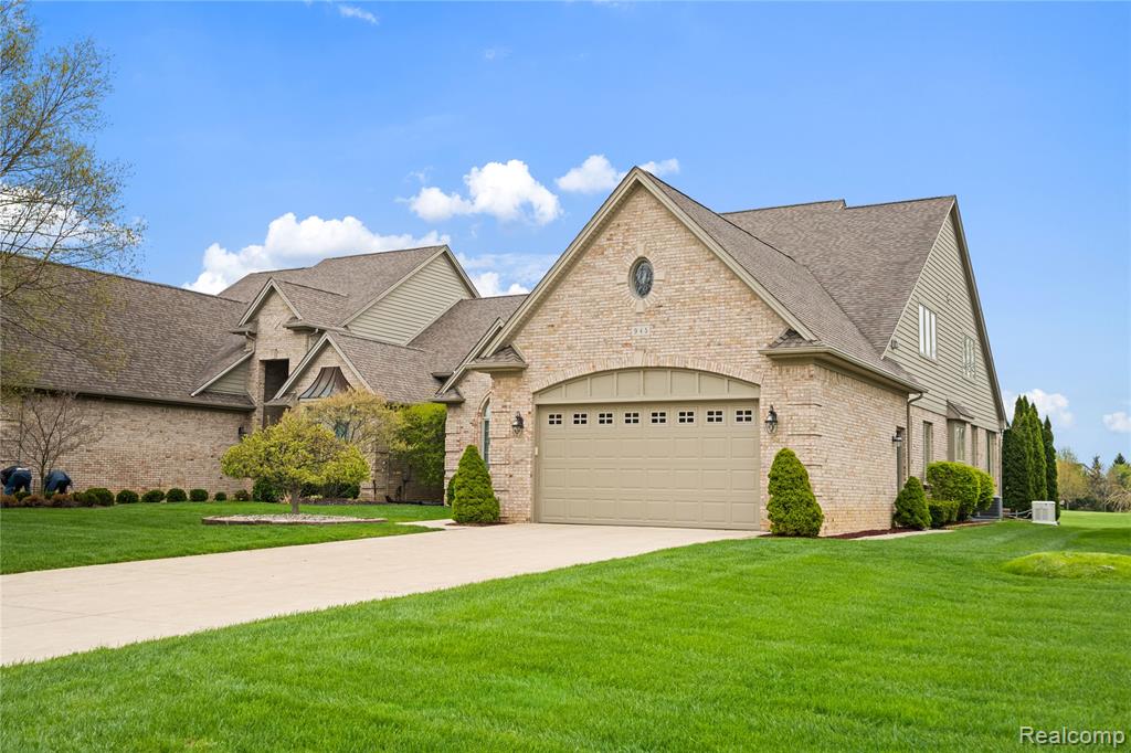 945 Saint James Park Avenue