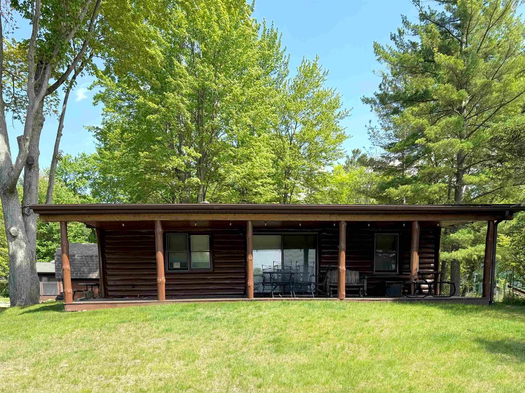 Photo of 1627 Riverside Drive, Gladwin, MI 48624 (MLS # 50209162)