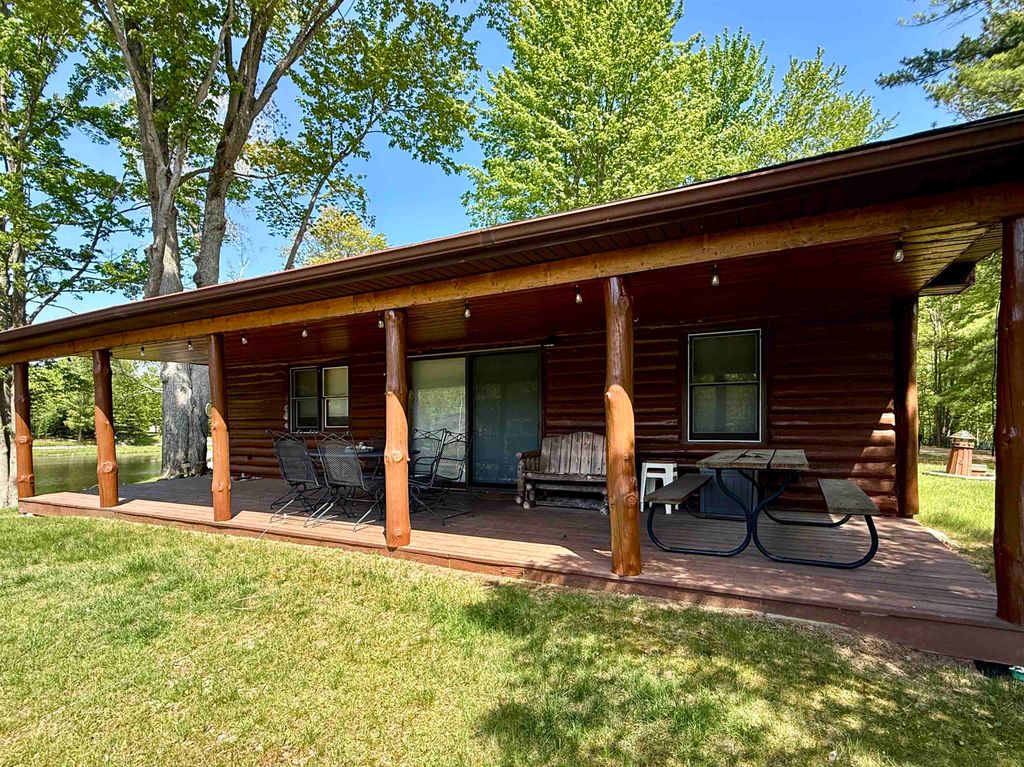 Photo of 1627 Riverside Drive, Gladwin, MI 48624 (MLS # 50209162)