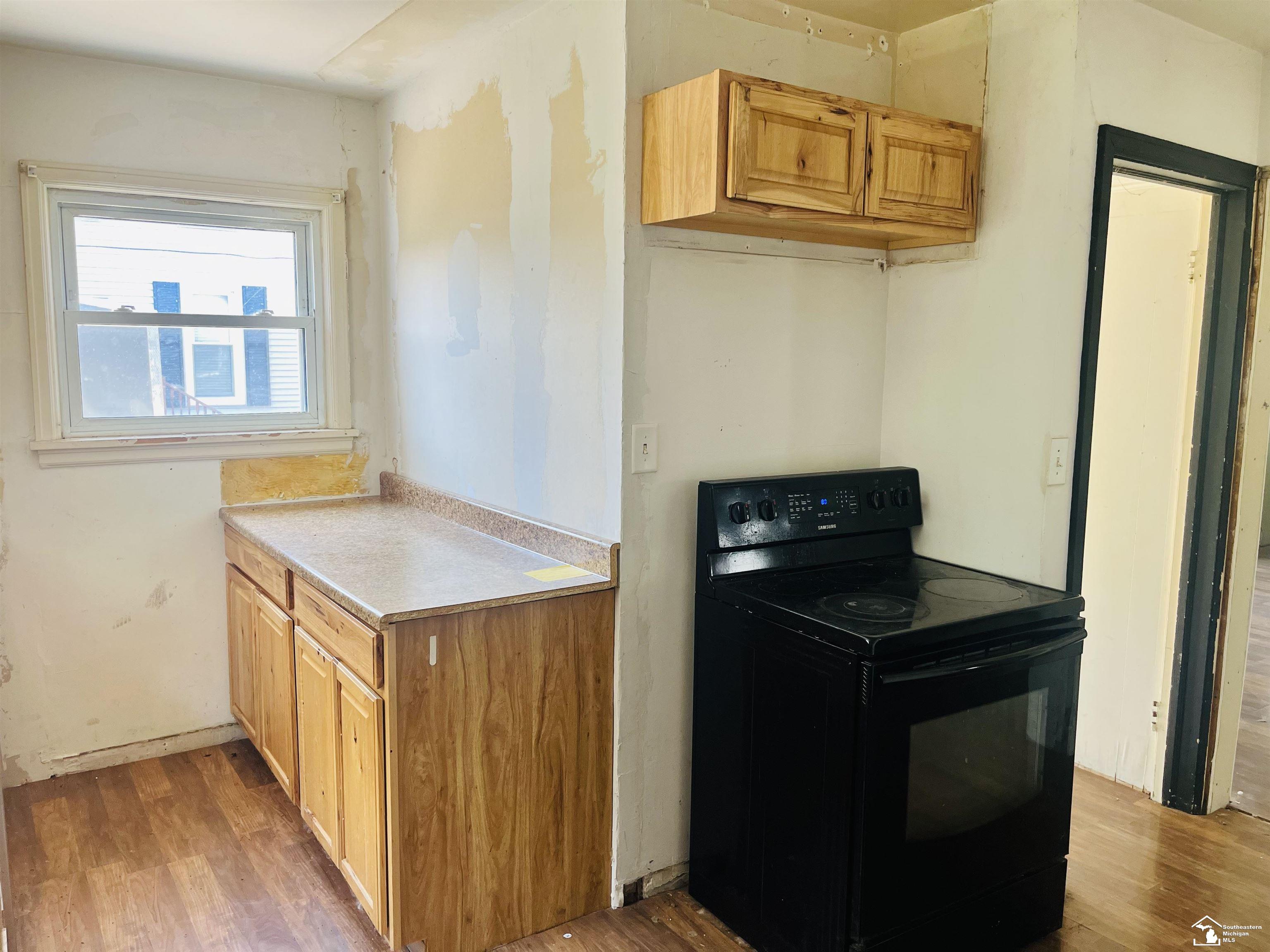 Monroe, Michigan 48162, United States, 2 Bedrooms Bedrooms, ,2 BathroomsBathrooms,Residential,Pending,192849