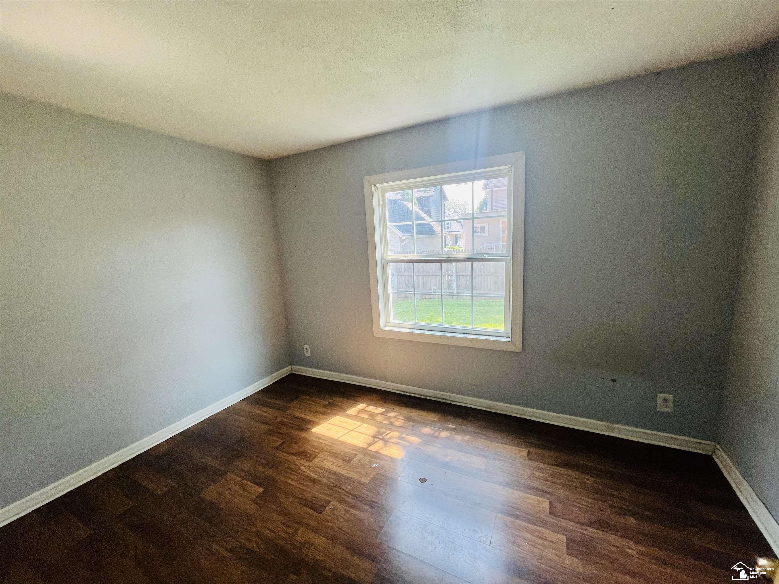 Monroe, Michigan 48162, United States, 2 Bedrooms Bedrooms, ,2 BathroomsBathrooms,Residential,Pending,192849