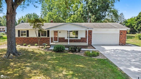 Photo of 8545 Gallant Fox Trail, Flushing, MI 48433 (MLS # 50219439)