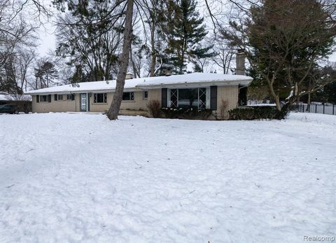 Photo of 851 Helston Road, Bloomfield Hills, MI 48304 (MLS # 60947651)