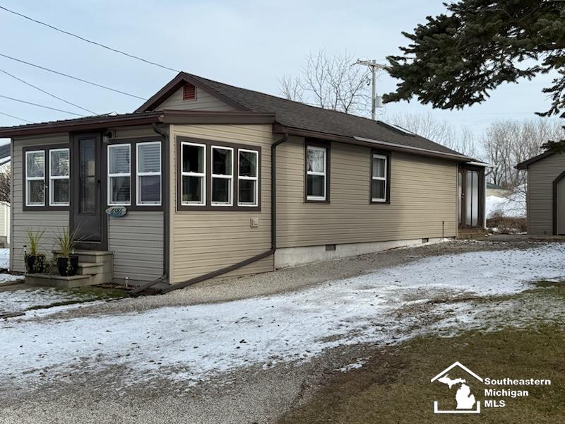 6586 Edgewater Drive