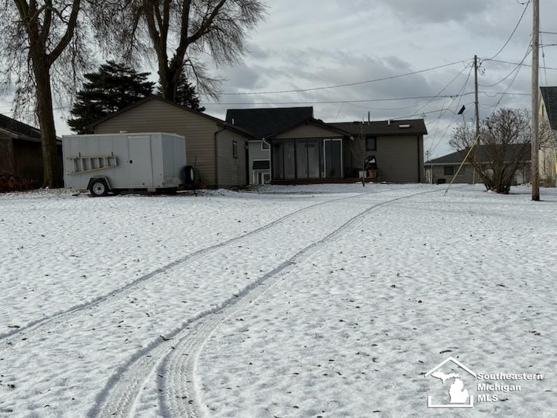 6586 Edgewater Drive