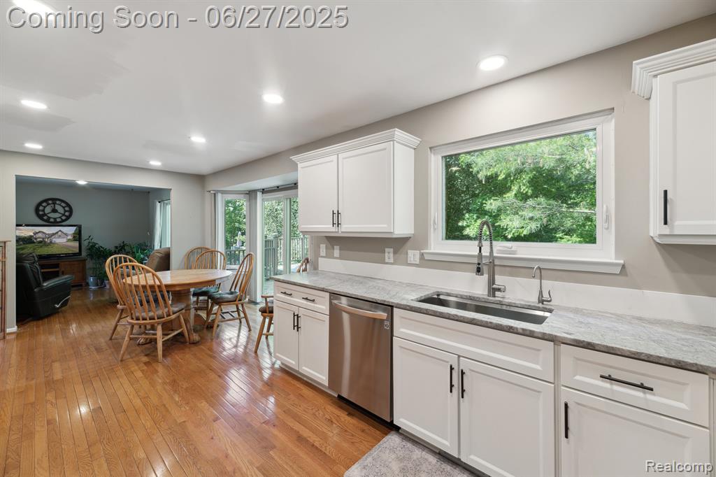 Oxford, Michigan 48371, United States, 4 Bedrooms Bedrooms, ,3 BathroomsBathrooms,Residential,Pending,192824